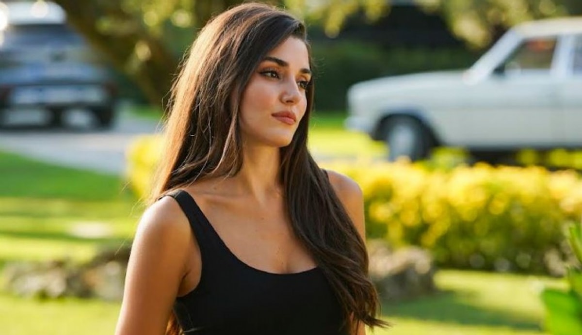Hande Erçel son zamanlarda hem kariyeriyle hem de özel hayatıyla magazinin ...
