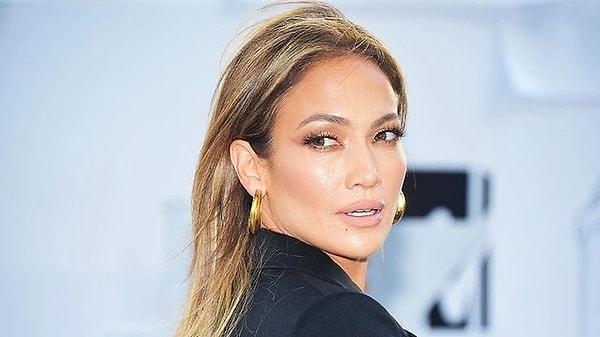 8. Dünyaca ünlü şarkıcı Jennifer Lopez geçtiğimiz hafta kendi hayatından kesitleri anlattığı  “The Greatest Love Story Never Told"  isimli belgesel tadında yapımını seveneleriyle paylaşmıştı. Yapımdaki çoğu itirafı olay olan ünlü şarkıcı aile yaşantısındaki gerçekleri bir bir ortaya döktü.