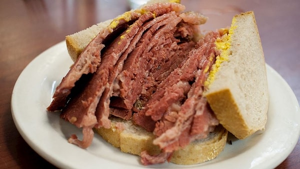 4. Montreal smoked meat/ Kanada