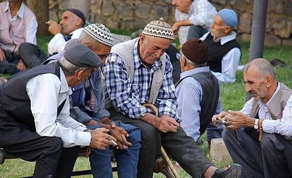 Listenin zirvesinde yer alan bir Norveçli emeklinin yaşam kalitesi yüzde 87, İsviçreli’nin yüzde 86 olarak hesaplandı. İlk 15’de yer alan ülkelerin tümündeki emeklilerin yaşam kalitesi yüzde 80’in üzerinde ölçüldü. Türk emeklilerin ölçülen yaşam kalitesi sadece yüzde 25 oldu.