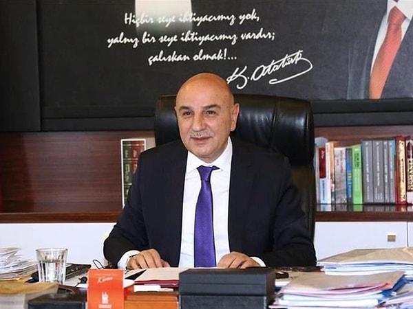 Keçiören Belediyes Başkanı ve aynı zamanda AK Parti Ankara Büyükşehir Belediye başkan adayı olan Turgut Altınok canlı yayında İstiklal Marşı'nı yanlış okudu.