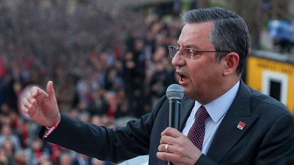 CHP Genel Başkanı Özgür Özel Ankara Eryaman'da seçim otobüsü üzerinde vatandaşlara seslendi.