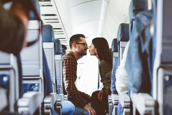 Love Cloud, uçakta cinsel ilişki yapmak isteyen müşterileri için, 30 dakikalık uçuş hizmetini 995 dolara, 1 saatlik uçuş hizmetini ise 1900 dolara satıyor.