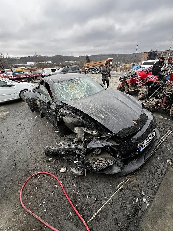 Lüks aracın kaza sonrası aldığı hasar ne kadar hızlı kullandılığına dair ipuçları içeriyor👇