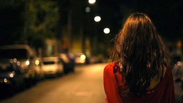 Türkiye’de her dört kadından biri gece yalnız yürürken kendini 'güvende' hissetmiyor!