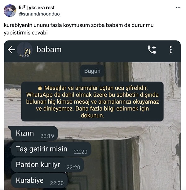 Şimdiki babamız ise komik bir şekilde kızını zorlayanlardan. 😂 Kızının yaptığı kurabiyeyle her seferinde dalga geçen abimiz, kızına attığı bu mesajla kahkaha attırdı.