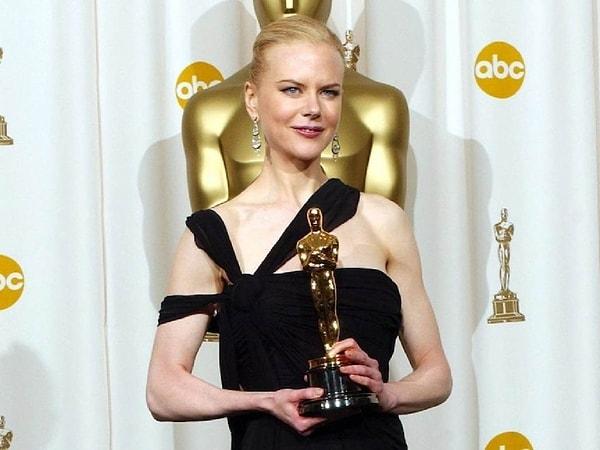 4. Nicole Kidman - Oscar: The Hours (2002) / Altın Ahududu: Bewitched (2005)
