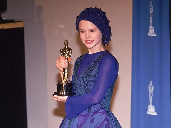 5. 11 yaşındaki Anna Paquin, The Piano'daki ilk oyunculuk rolüyle 1994 Oscar'larında En İyi Yardımcı Kadın Oyuncu ödülünü kazandı.