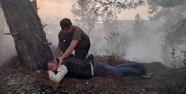İlk müdahale için yangın noktasına çıkan orman muhafaza görevlisi Mustafa Atcı, yanan alanın ortasında yerde yatan kişiyi fark etti. Kendinden geçmiş halde yatan kişiyi bir süre uğraştıktan sonra kaldıran Atcı, yanındakilerle birlikte ormandan yola kadar indirdi. Adının F.K. (25) olduğu belirlenen kişi, sağlık ekiplerinin ilk müdahalesi sonrası ambulansla Kemer Devlet Hastanesi'ne götürüldü.