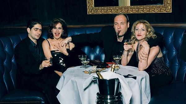 10 Ocak 1999'da yayınlanan pilot bölümü ile başlayan The Sopranos 6 sezon boyunca devam etti.