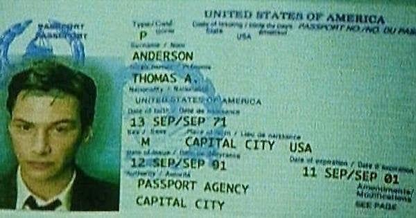 11. Matrix (1999) filminde Keanu Reeves, Thomas Anderson'ı canlandırıyor. "Anderson" insanoğlu (İsa Mesih) anlamına gelir. İsa gibi o da Matrix'te ölür ve yeniden dirilir ve Matrix Revolutions'da insanın günahı için kendini feda eder.