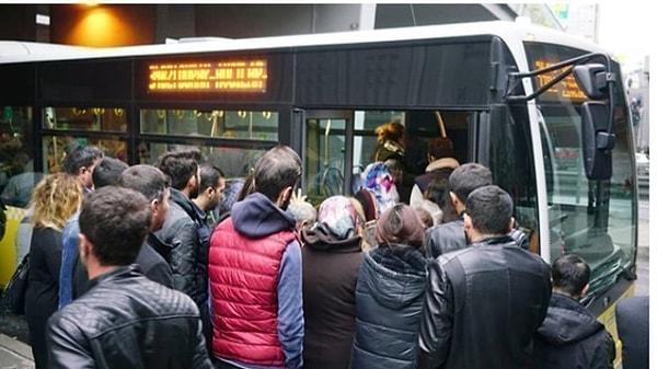İstanbulluların stres seviyesi 10 üzerinden 7,1 olurken, mutluluk seviyesi 5,1'de kaldı.