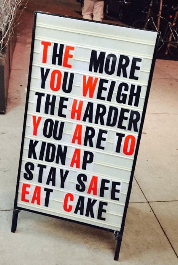 10. "Ne kadar ağır olursan kaçırması o kadar zor olursun. Kek ye, güvende kal!"