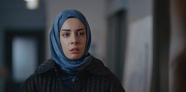 Çimen karakterini canlandıran Selin Türkmen'in rol arkadaşı Hasan Emre Avcı'yla paylaştığı kamera arkasındaki bir detay dikkatlerden kaçmadı.