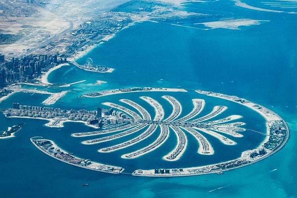 Dubai'nin bu yapay Palmiye Adası, dünyanın 8. harikası olarak adlandırılıyor. Dünyanın en pahalı evlerine, otellerine ev sahipliği yapıyor.