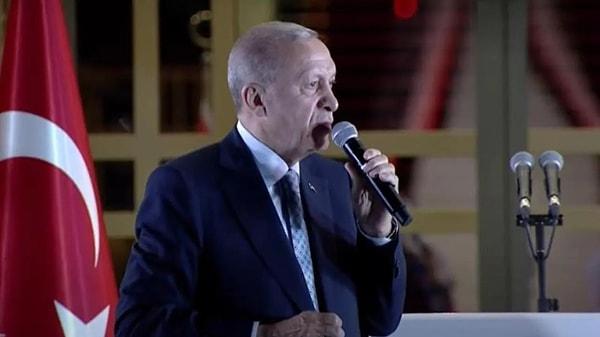 Cumhurbaşkanı Recep Tayyip Erdoğan, seçim sonrasında oy sayımı devam ederken Kısıklı’daki konutundan ayrılıp Ankaraya geçti.