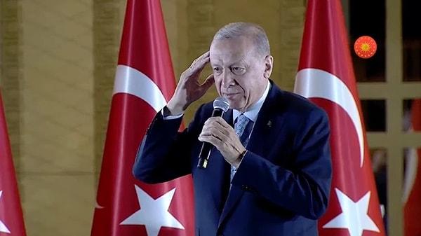 Ankara’da AK Parti Genel Merkezi’ne gelen Cumhurbaşkanı Erdoğan, balkon konuşmasını yaptı.