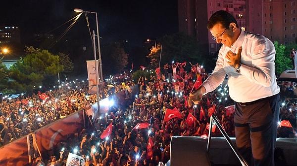 Seçim sonuçlarının açıklanması ile birlikte CHP'nin üstünlüğünü gören astrologlar, "Sonucu ben bildim" kavgası yaptı.
