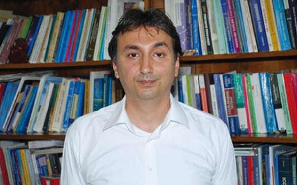 İstanbul Üniversitesi Öğretim Üyesi Prof. Dr. Gökhan Karabulut, seçimin faturasının Mehmet Şimşek’e kesilebileceğini düşünürken, bilimsel yollarla geçmişe dönülmesinin de engellenmesi gerektiğini savundu.