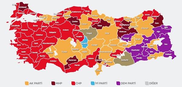 14'ü büyükşehir 35 belediye kazanan CHP, Türkiye genelinde en çok oyu alan parti oldu. AK parti ise oy oranında, ilk kez 2. sıraya geriledi. AK Parti'nin 2019 seçimlerine göre, hem kazandığı belediye sayısı, hem de oy oranı düştü.