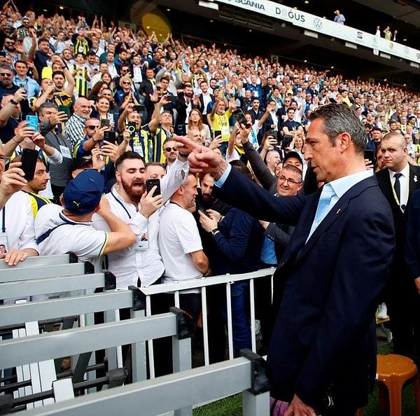 Fenerbahçe Spor Kulübü Başkanı Ali Koç, Ülker Stadyumu'nda saat 17.00'da gerçekleştirilen olağanüstü genel kurul toplantısında kritik açıklamalarda bulundu.