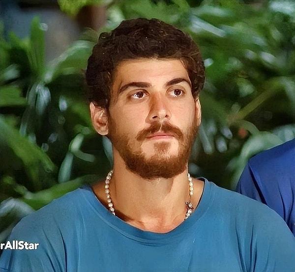 15. Survivor All Star'ın en iddialı yarışmacılarından Yiğit Poyraz, son bölümde önce Sercan ardından da Hakan'a yenilerek yarışmaya veda etti. Yarışma boyunca herkese "paket" diyen Poyraz'ın ilk düelloda elenmesine haliyle tepkiler gecikmedi.