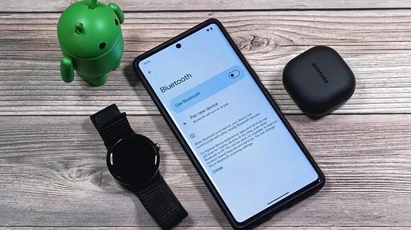 Kullanıcılar, eylül ayında tanıtılması beklenen Android 15 ile hayata geçirilecek "Cihazımı Bul" isimli yeni ağ özelliği sayesinde, telefon ve kulaklık gibi akıllı cihazların konumuna kolayca ulaşabilecek.