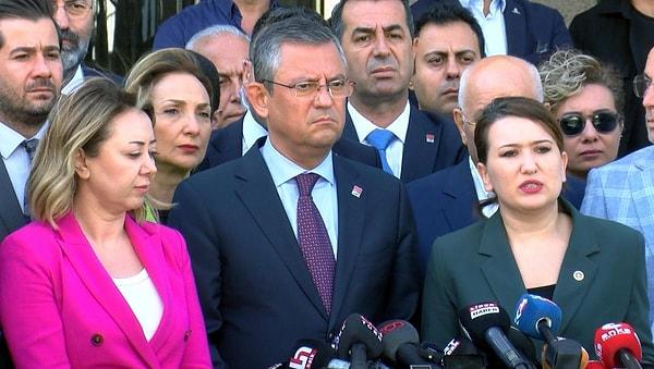 Selin Sayek Böke ise AK Parti adayı Mehmet Öntürk'e verilen mazbatayı meşru görmediklerini belirterek yarın (8 Nisan) bir kez daha YSK önünde toplanma çağrısı yaptı.