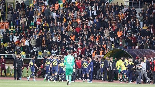 TFF'nin internet sitesinde yer alan açıklamada, Fenerbahçe'nin "müsabakayı terk etmeleri" nedeniyle PFDK'ye sevk edildiği ve sarı-lacivertli kulübün yöneticisi Ahmet Ketenci'nin aynı müsabakadaki "sportmenliğe aykırı hareketi" nedeniyle tedbirli olarak PFDK'ye sevkine karar verildiği duyuruldu.