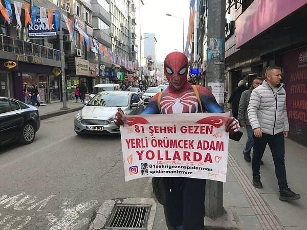 Türkiye'nin 81 şehrini Örümcek Adam kostümüyle gezmek için yola çıkan Ayaz Koç'un daha önce de Zonguldak'ta gözaltına alındığı öğrenildi.