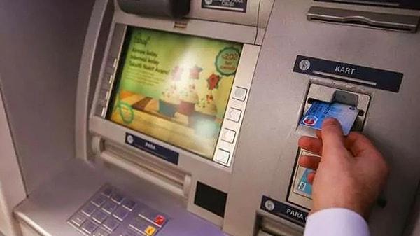 Bankaların bu yeni uygulaması, bayram sonrasında Türkiye'nin dört bir yanındaki ATM'lere yayılacak. Böylece, vatandaşlar artık ATM'lerden 10 ve 20 TL yerine, 50, 100 ve 200 TL'lik banknotlar çekebilecekler.