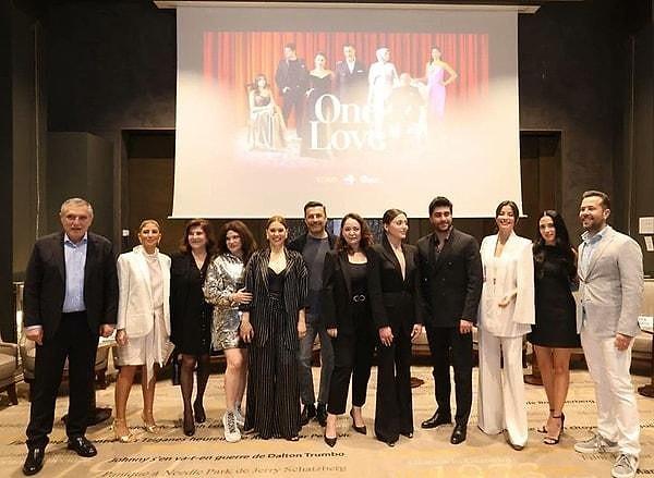 Kızılcık Şerbeti ekibi dizilerinin tanıtımı için Cannes'a giderlerken, Sıla Türkoğlu ve Doğukan Güngör'ün samimi halleri dikkatlerden kaçmadı.