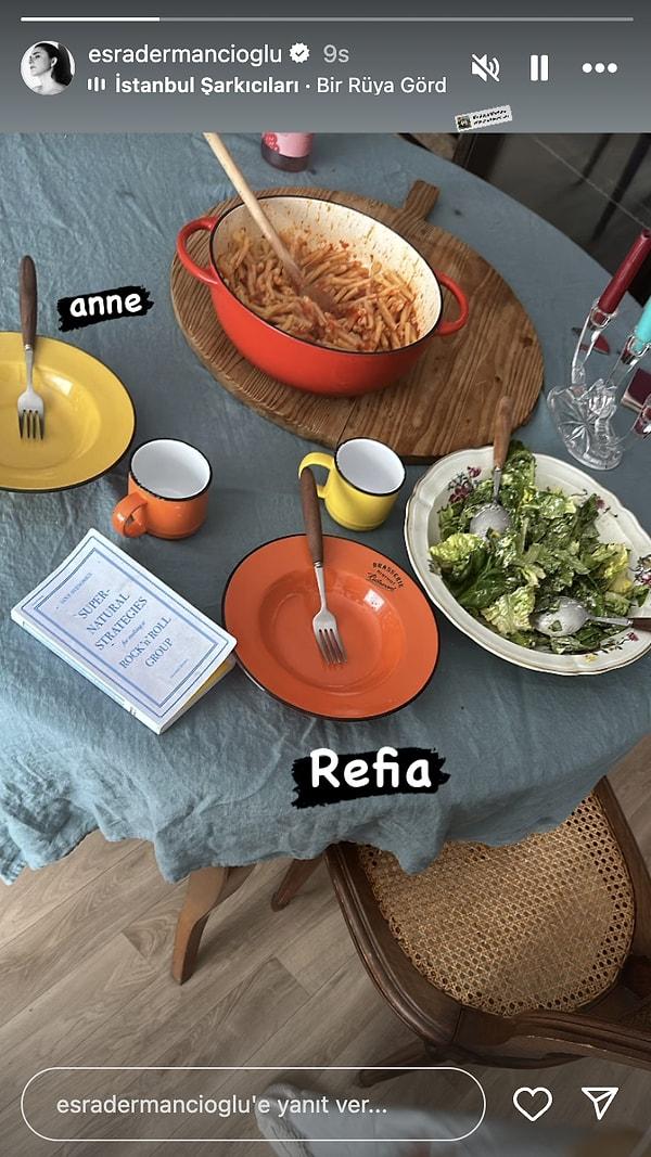 Esra Dermancıoğlu, kızı Refia'yla yemek date'ine çıktı.