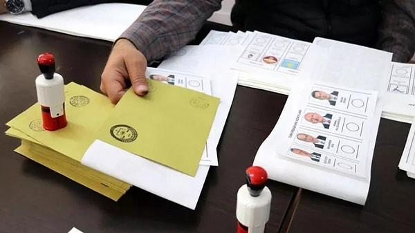 Türkiye'de belediye seçimleriyle yıllar sonra bir ilk gerçekleşmişti. Türkiye haritası büyük oranda kırmızıya dönerken, AK Parti birinci parti konumunu CHP'ye kaptırmıştı.