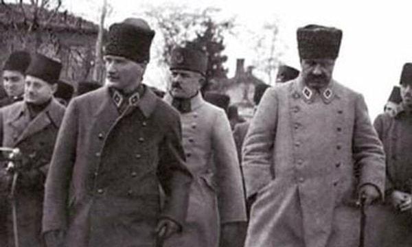 Cumhuriyet sonrası Atatürk, "ya siyaseti ya askerliği tercih edin ikisi bir arada olmaz" çıkışının ardından diğer paşaların aksine askerliği tercih etti. Genelkurmay başkanlığını sürdürdü. 1944'te İnönü tarafından emekli edildi.