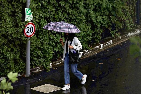 Meteoroloji Genel Müdürlüğü’nden, Marmara ve Ege’de bu gece, Batı Akdeniz’de ise yarın için kuvvetli yağış uyarısında bulunuldu.