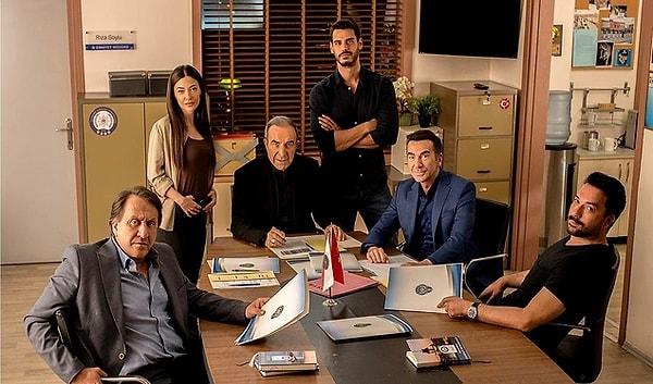 Tam 18 sezondur ekranlara gelen Arka Sokaklar dizisi başlı başına bir fenomen haline gelirken, sezon finalinde dizinin 18 yıllık yönetmeni Orhan Oğuz'a veda edildi. Dizi ekibi sosyal medya hesaplarından veda mesajı paylaştı.