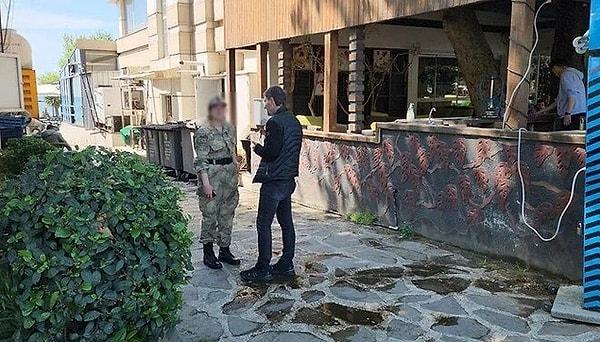 Sahte doktor ve avukattan sonra bu sefer de karşımıza sahte jandarma geldi. Zonguldak'ın Ereğli ilçesinde jandarma üniforması giyerek kafelerde oturanlara Genel Bilgi Toplama (GBT) yaptığı iddia edilen genç kadın, polis tarafından gözaltına alındı.
