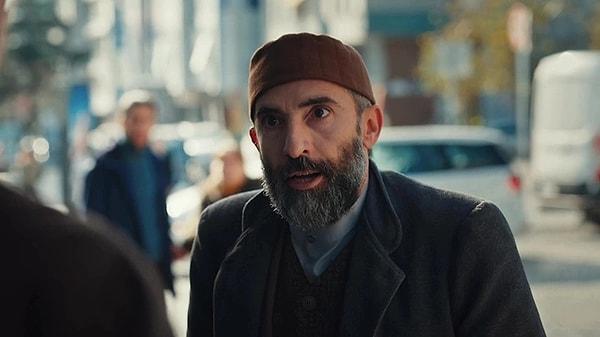 Yazıcıoğlu, dizide Naim karakterine hayat veren Turak'ı canlı yayında da yalnız bırakmadı. Yorumları ile ortalığı şenlendirdi.