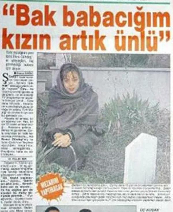 3. Babası hayatta olan Ebru Gündeş'in sahte mezar taşının önünde ağlaması...