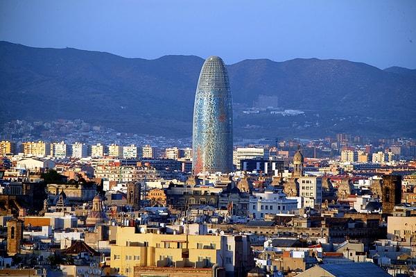 8. Barselona'da yer alan Agbar Kulesi ise halk arasında "fitil" veya "kabuk" olarak anılıyormuş.