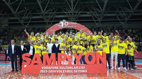 Voleybol Vodafone Sultanlar Ligi play-off final serisinin beşinci ve son maçında Fenerbahçe Opet, Eczacıbaşı Dynavit'i 3-0 yenerek 2023-2024 sezonunun şampiyonu oldu.