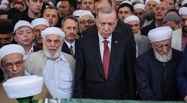 Cumhurbaşkanı Recep Tayyip Erdoğan, dün İsmailağa Cemaati lideri Hasan Kılıç'ın cenaze törenine katılmıştı.