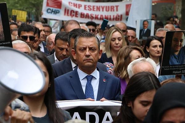 Duruşmayı takip eden CHP Genel başkanı Özgür Özel, '3 yaşında, 5 yaşındaki yavruların hakkına girenlerin peşini bırakmam' dedi.
