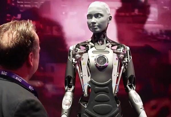 İnsanlarla robotlar arasındaki etkileşimi geliştirmek adına mühendisler tarafından hazırlanan Emo, birçok ifadeye bürünebiliyor.