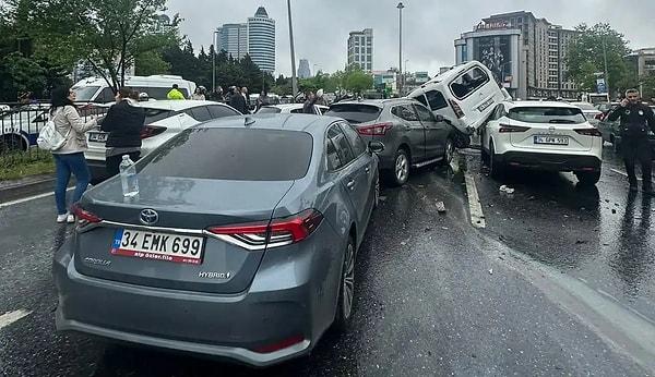 İddiaya göre, Beşiktaş istikametine seyreden hafif ticari araç, aks kırması sonucu sürücünün kontrolünden çıktı.