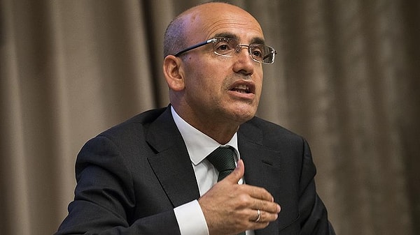 Ekonominin patronu Mehmet Şimşek, Türkiye'ye yabancı kaynak girişinin olmadığı yönündeki eleştirilere bir sosyal medya paylaşımı ile yanıt verdi.