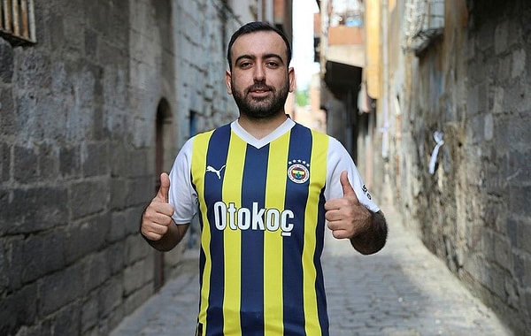 Adamın gol atmadığı takım kalmadı. Onun yüzünden geçen sene hem Kadıköy’de hem de Rams Park’taki maçta televizyonu kırmak zorunda kaldım. Öfke patlaması yaşadım. Bütün hayallerimizin, ümitlerimizin yıkıldığı Adana Demirspor maçıydı. Galip gelince son patlamayı yaşadım.