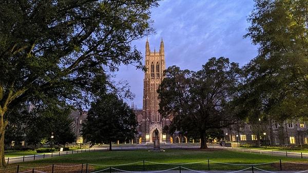 13. Gotik mimarisyle New York'un göz bebeklerinden Duke Üniversitesi.