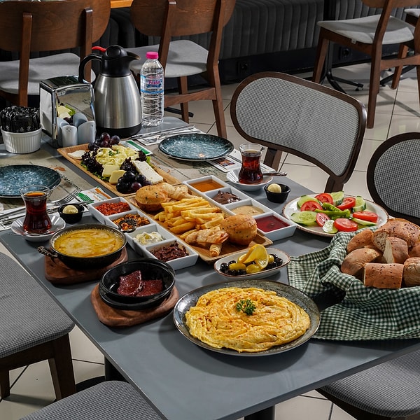 Serpme kahvaltıyla güne başlamayı seviyorum.